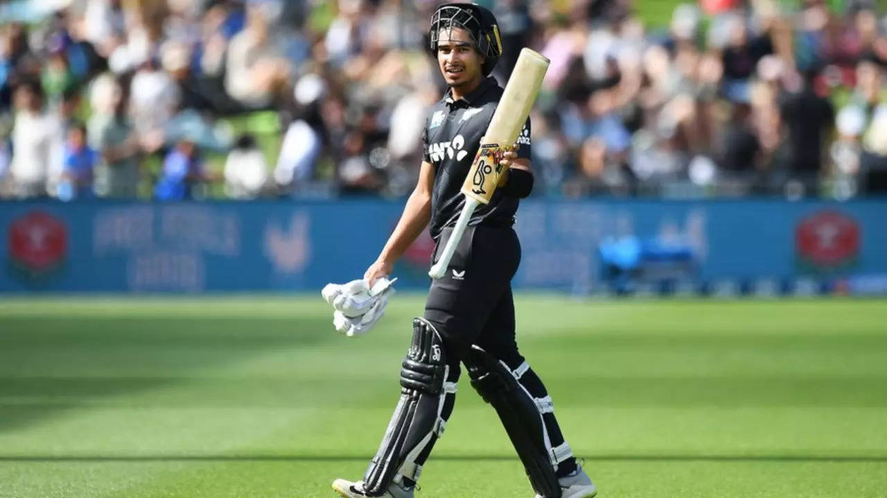 Muhammad abbas smashes world record for fastest fifty on debut