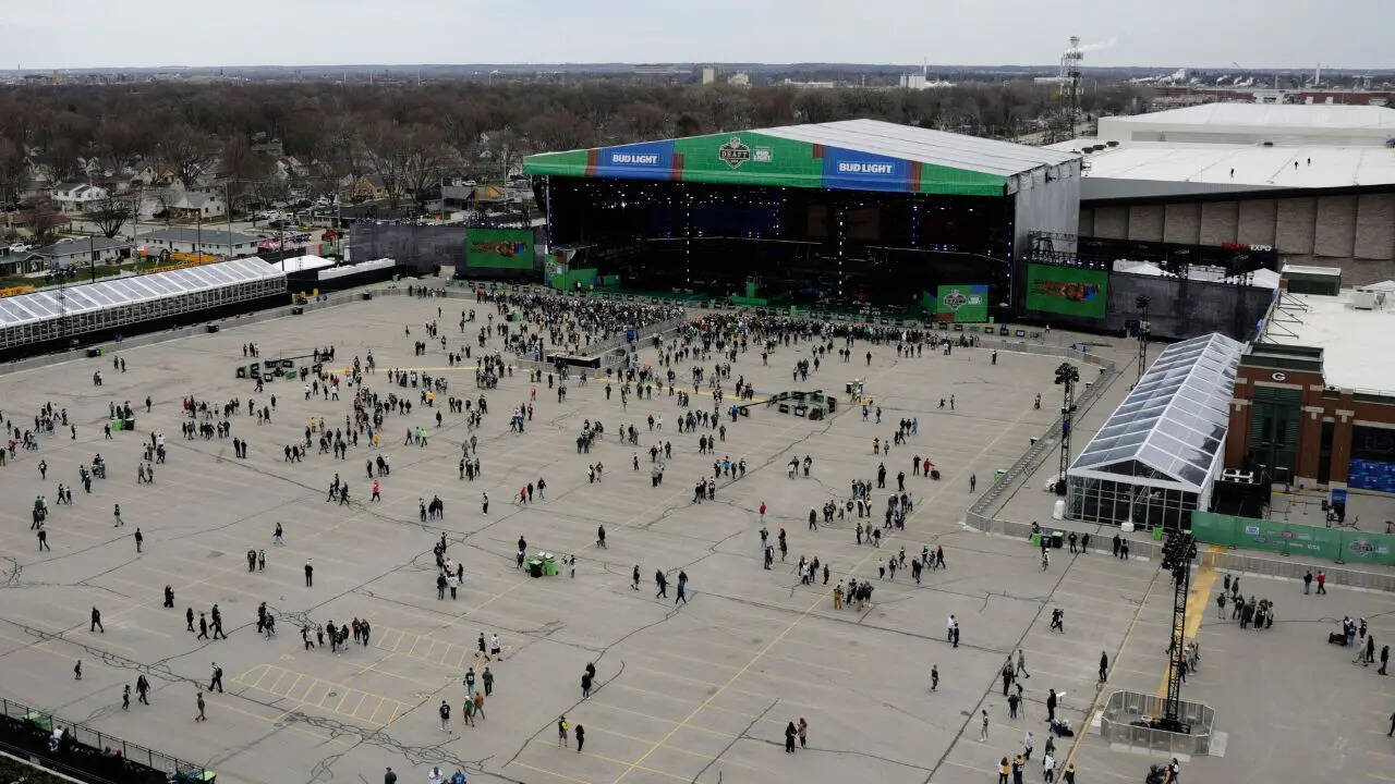 Here's your full guide on how to watch the 2025 nfl draft, including the complete round 1 order, TV schedule for all seven rounds, and streaming options