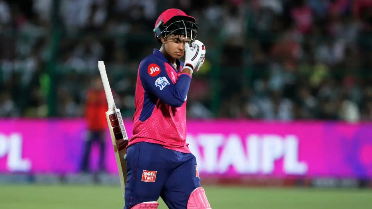 Heartbreaking! Vaibhav Suryavanshi Left in Tears after geting out on Historic IPL Debut vs Lsg - Watch