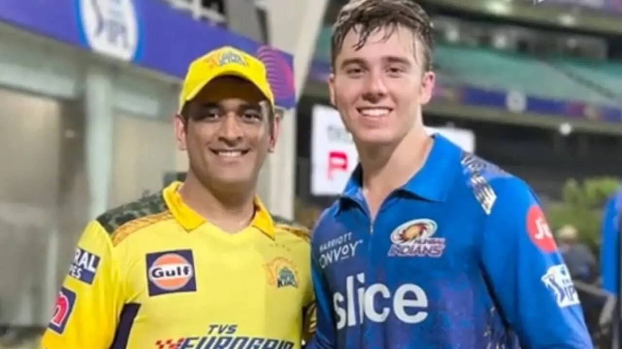 Dewald Brevis MS Dhoni (1)