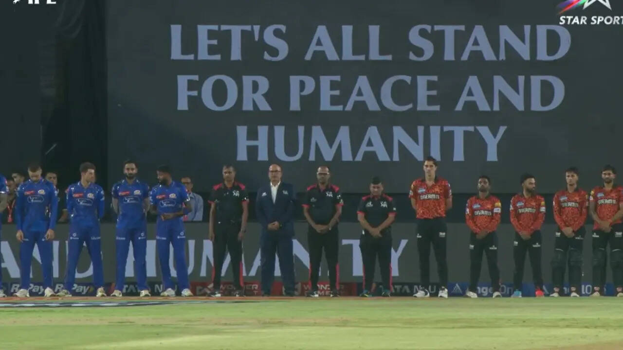 Players Hold Silence during SRH vs Mi Clash