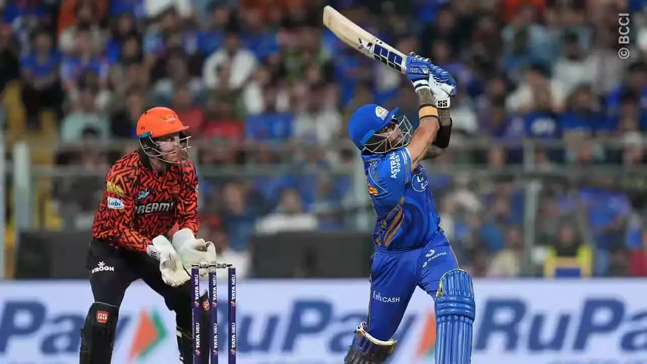 Mumbai Indians Hand Sunrisers Hyderabad Four-What Defeat in One-Sided IPL Tie