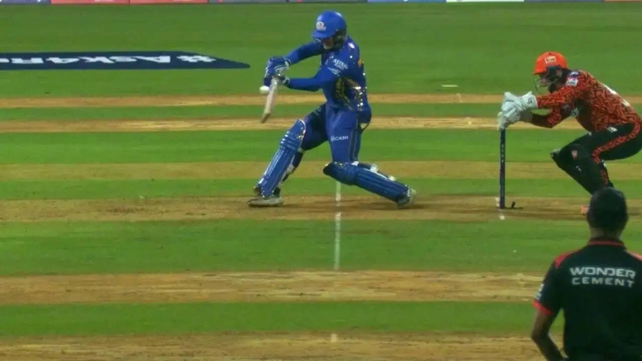Varun Chakaravarthy questions mi vs srh no-ball call