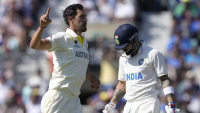 Virat Kohli and Mitchell Starc