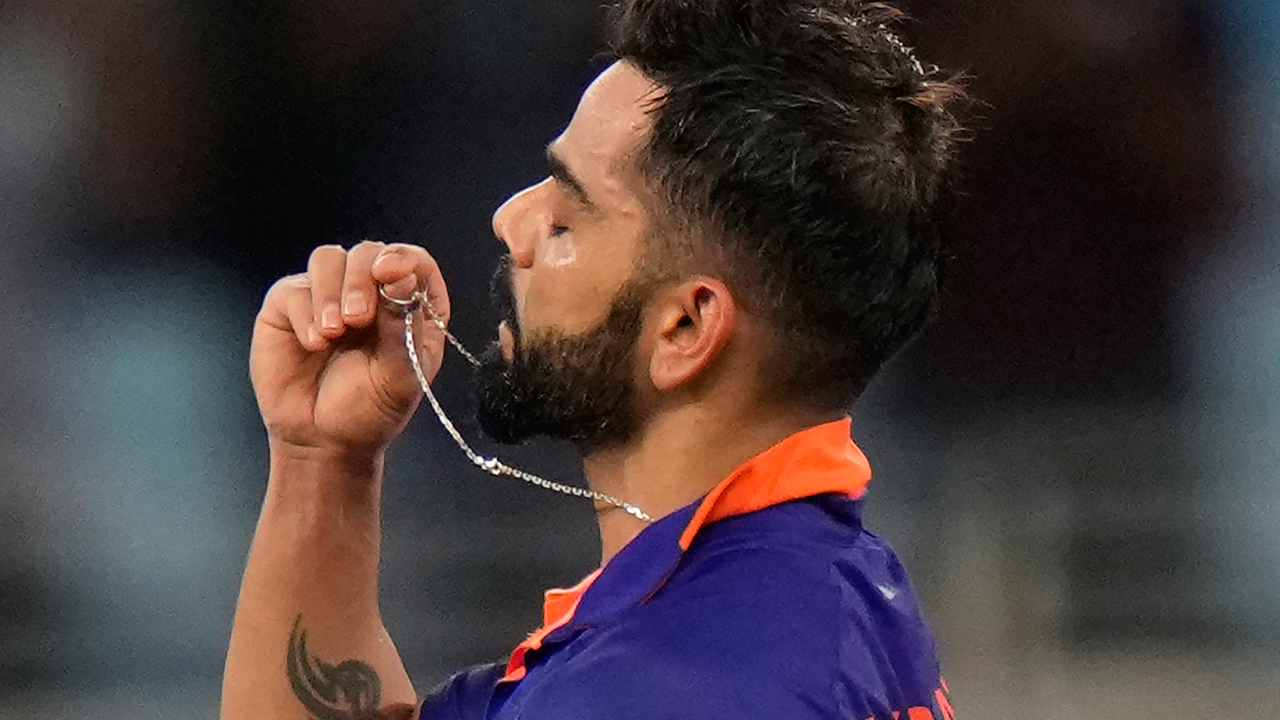 Virat Kohli Century Celebration Ring AP