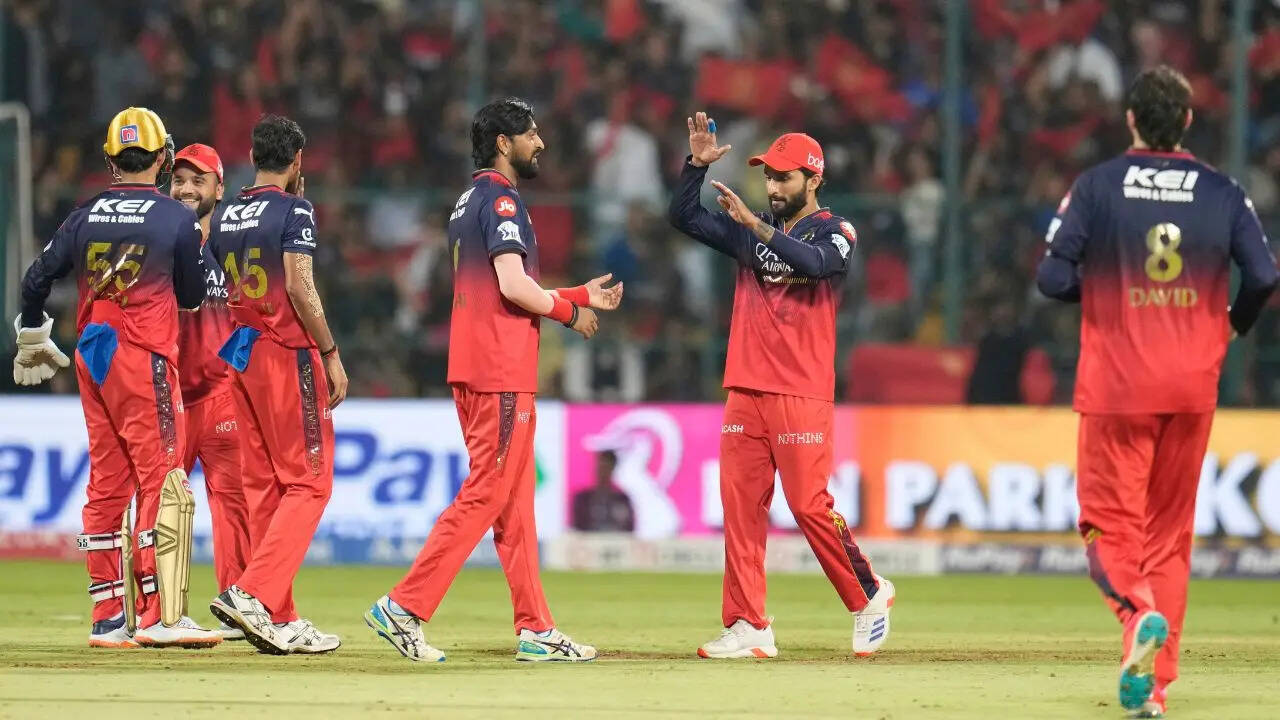 RCB vs CSK Dream11 Prediction: Fantasy Cricket Tips as Royal Challengers Bangalore Host Chennai Super Kings