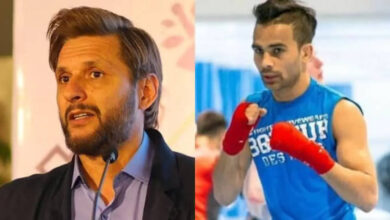 Shahid Afridi Fact-CHACKED by Indian Boxer Over Sinful Remark on Indian Army: 93000 Pak Soldiers Surrendred '