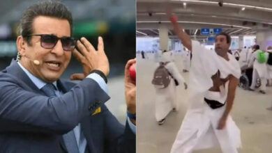 wasim akram's 'bowling action' during hajj has internet asking: 'is it hajj or cricket?'
