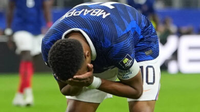 kylian mbappe left furious after pedro porro's stunning strike - watch