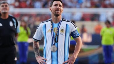 lionel messi breaks down, cries uncontrollably as argentina fans give him heroic ovation - watch